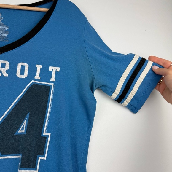NFL Team Apparel Women’s L Detroit Lions V-Neck Tee Y2K-Inspired Blue #34 - Picture 5 of 8